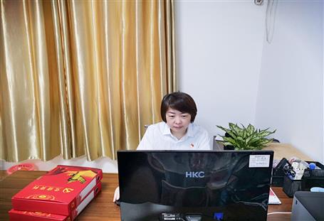 【“兩優(yōu)一先”牢記使命作表率】劉蜜蜜：樂(lè)于助人 踏實(shí)做事